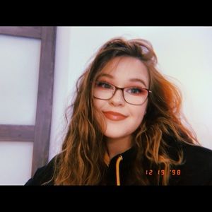 Meet your Posher, Chloe